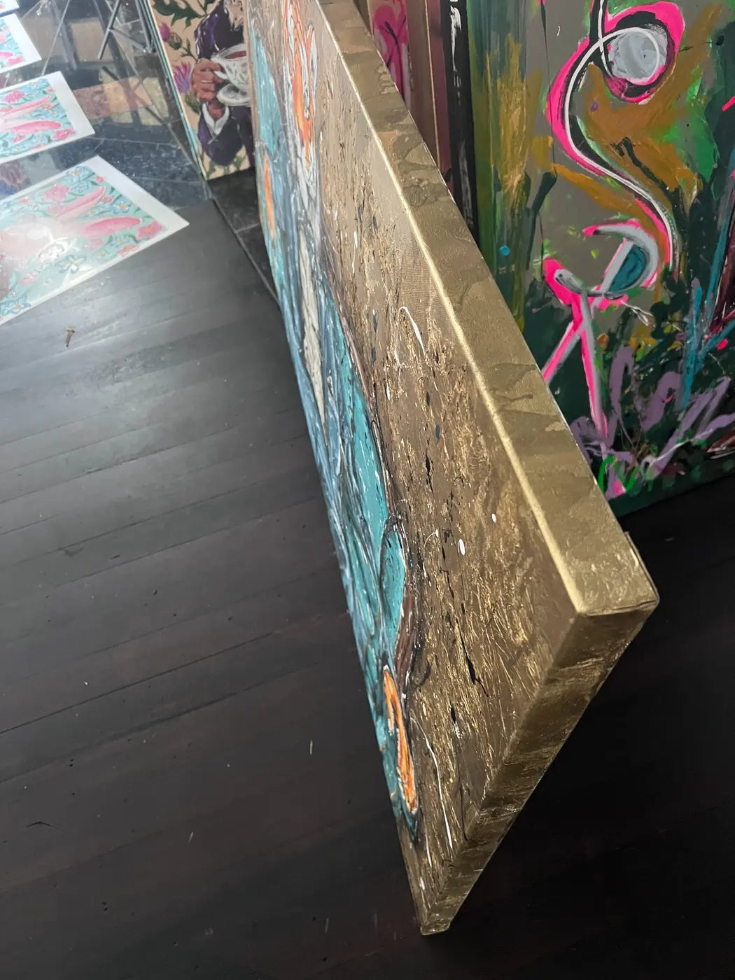 Side view showing the deep profile and gold-toned edges of Tie Grrr Luxe II.